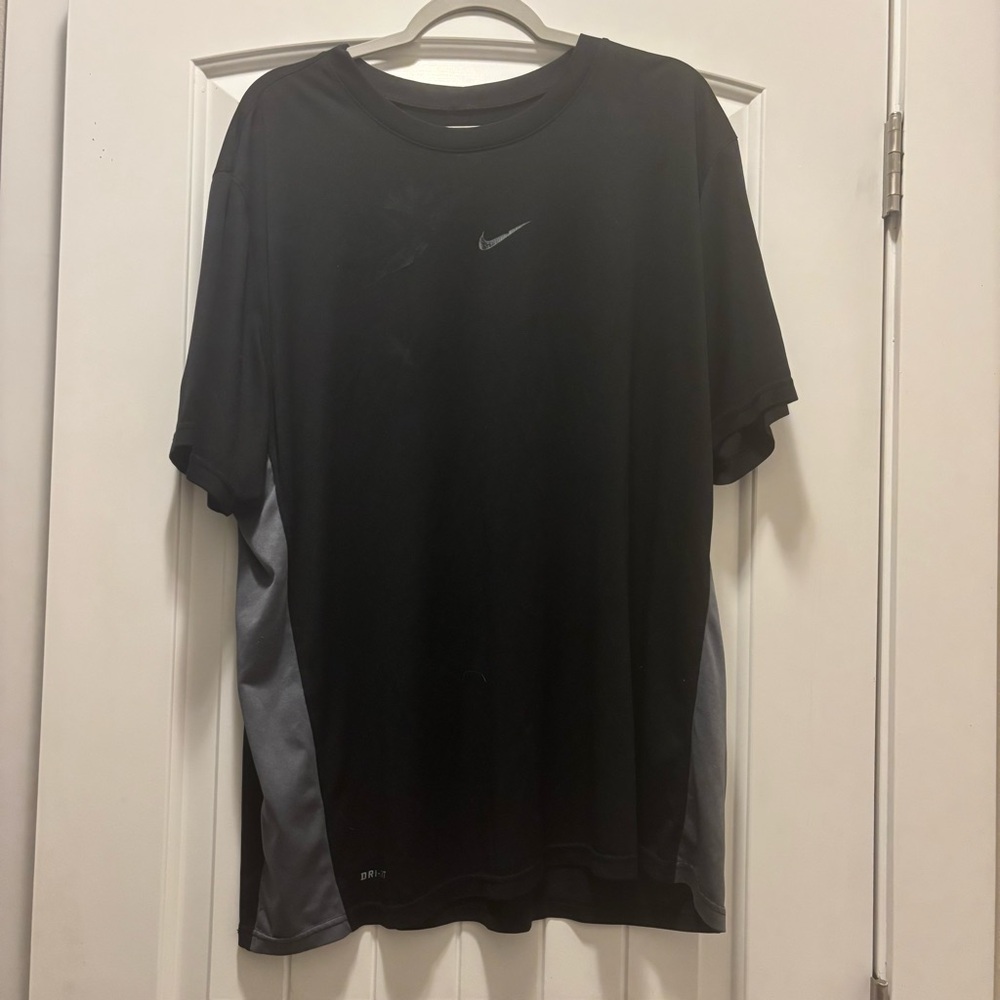 Black athletic men’s shirt